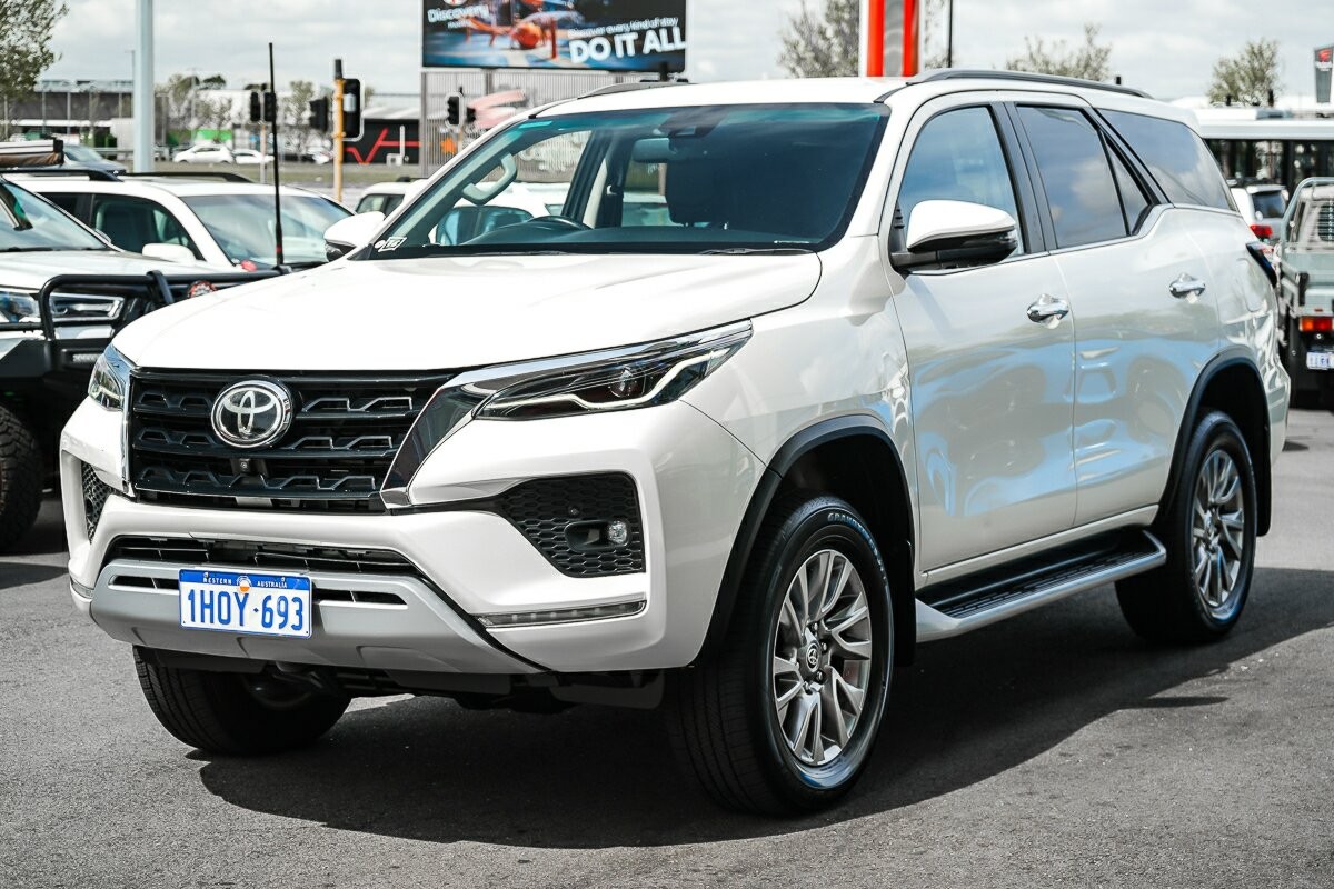 Toyota Fortuner image 4