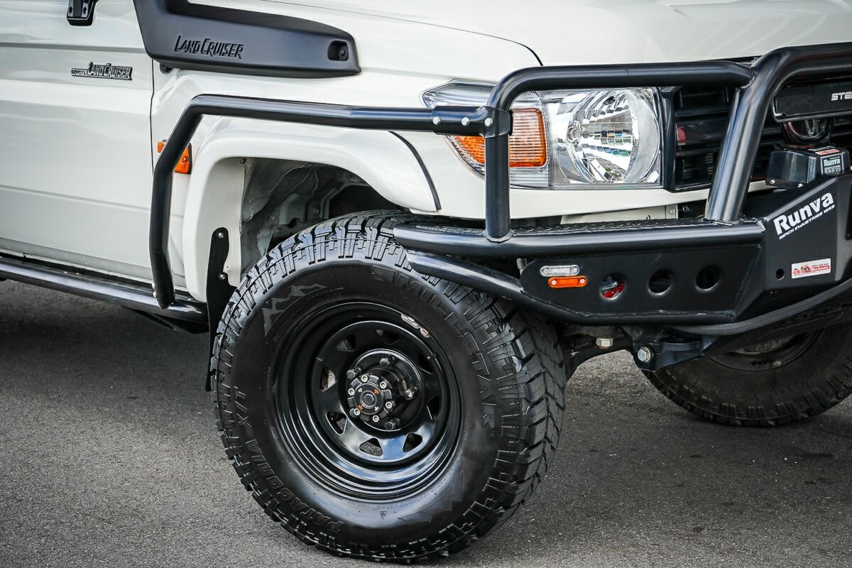Toyota Landcruiser image 2