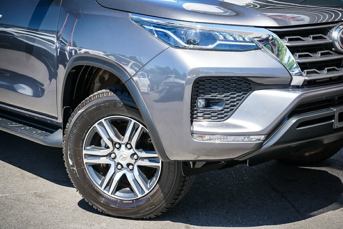 Toyota Fortuner image 2