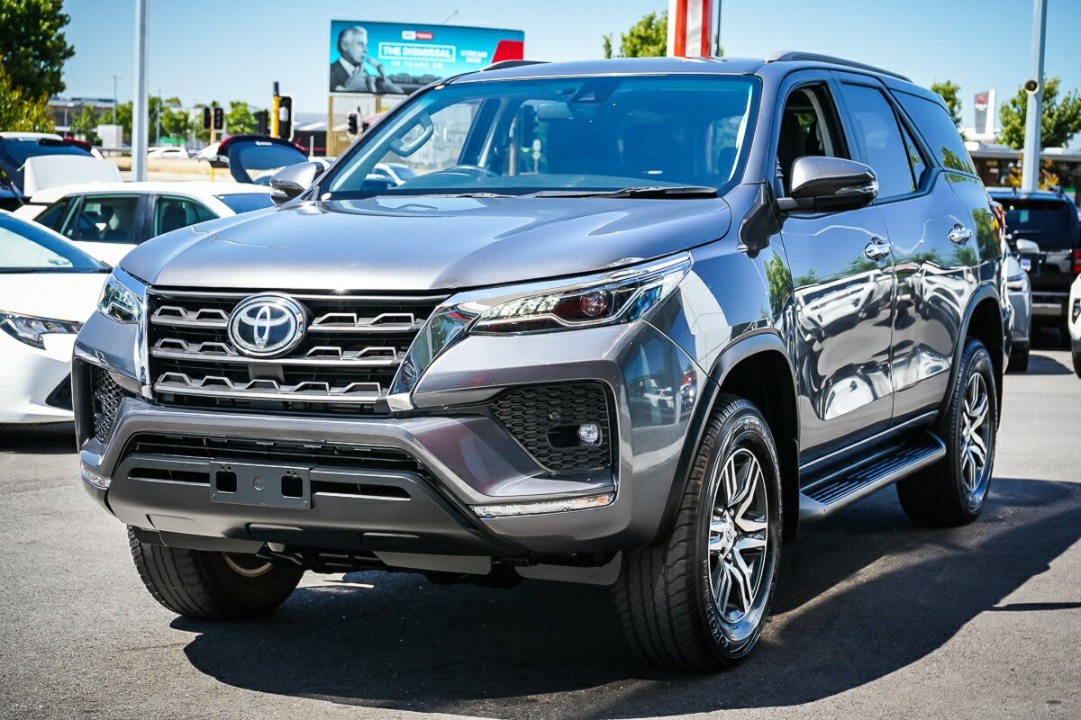 Toyota Fortuner image 4