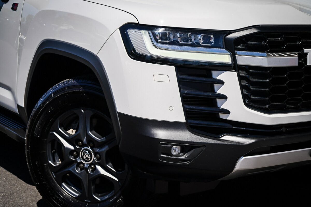 Toyota Landcruiser image 2