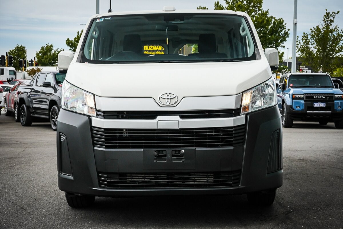 Toyota Hiace image 3