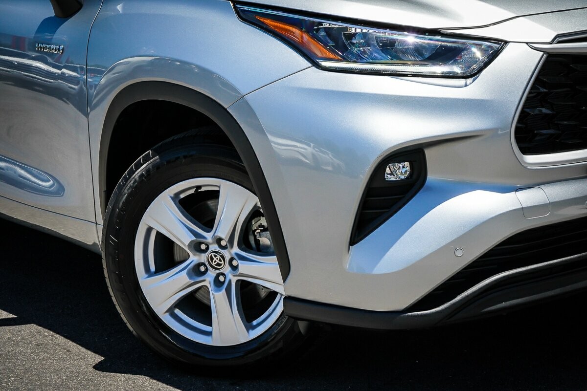 Toyota Kluger image 2