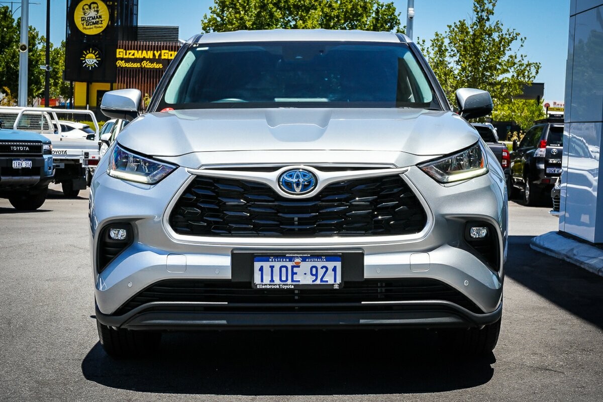 Toyota Kluger image 3