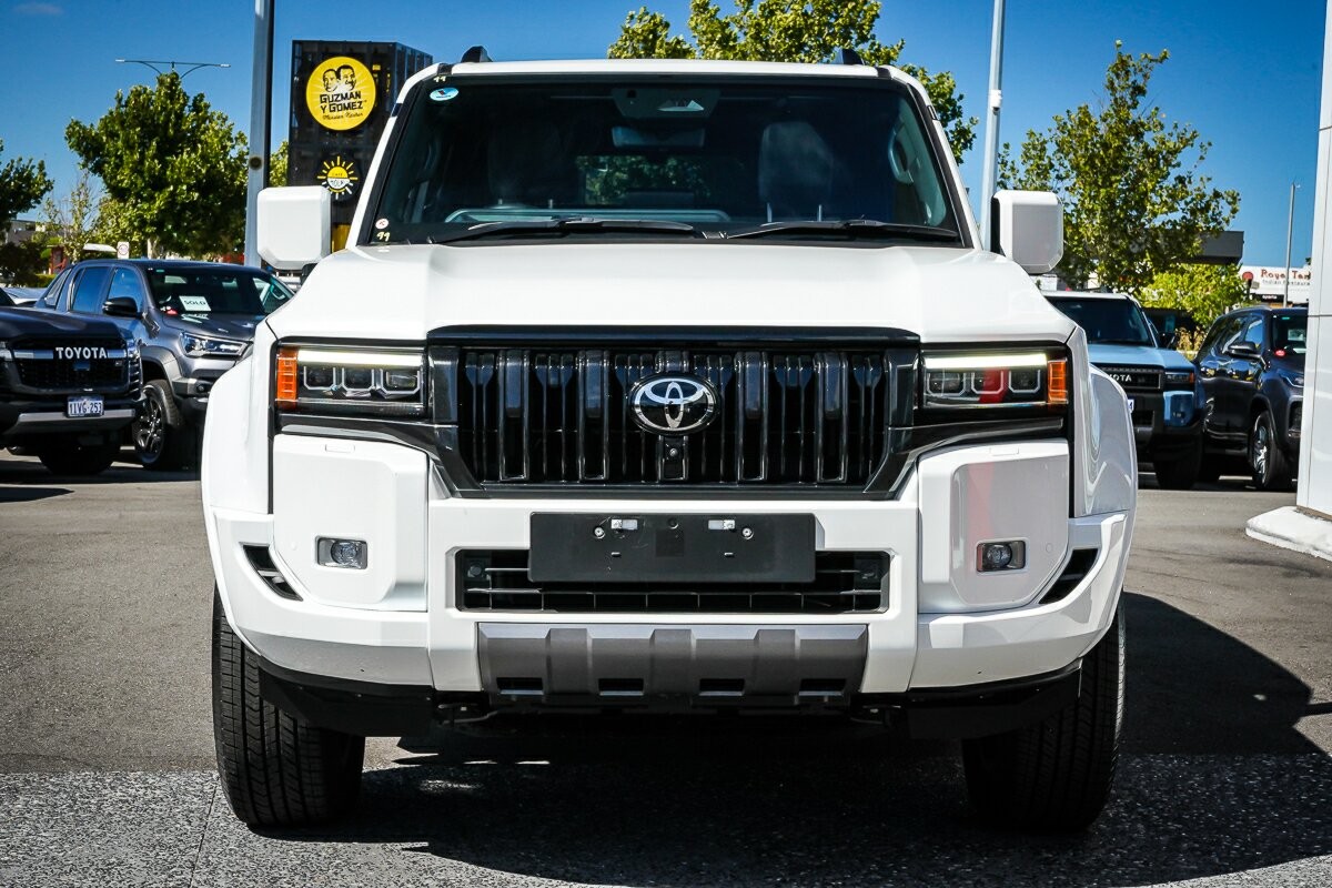 Toyota Landcruiser Prado image 3