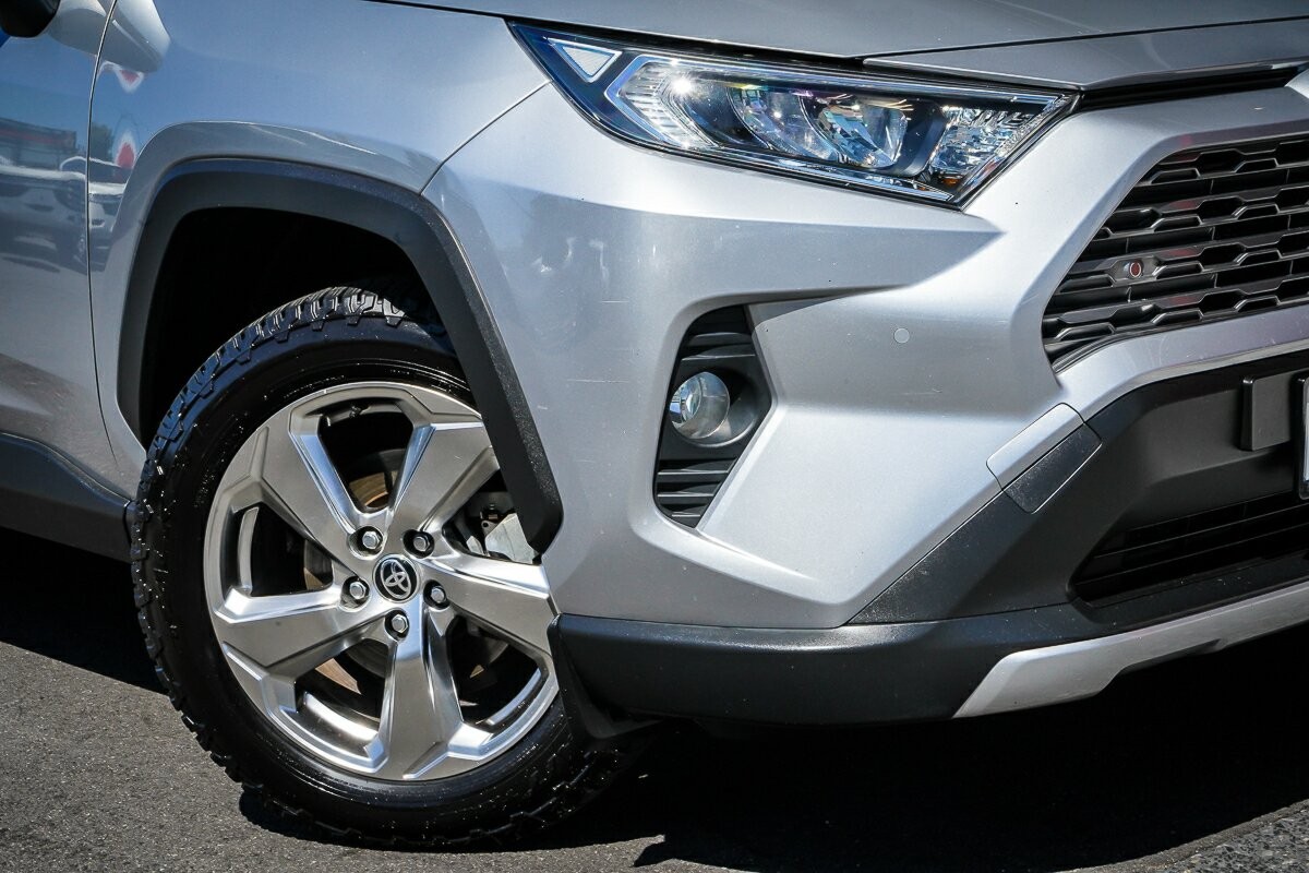 Toyota Rav4 image 2
