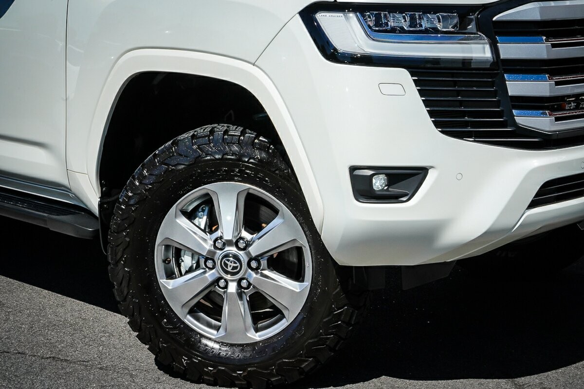 Toyota Landcruiser image 2