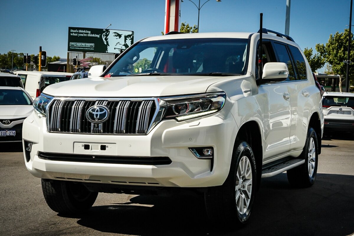 Toyota Landcruiser Prado image 4