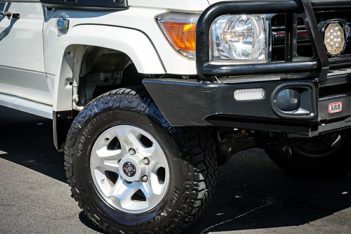 Toyota Landcruiser image 2