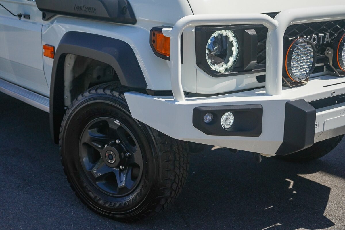 Toyota Landcruiser image 2