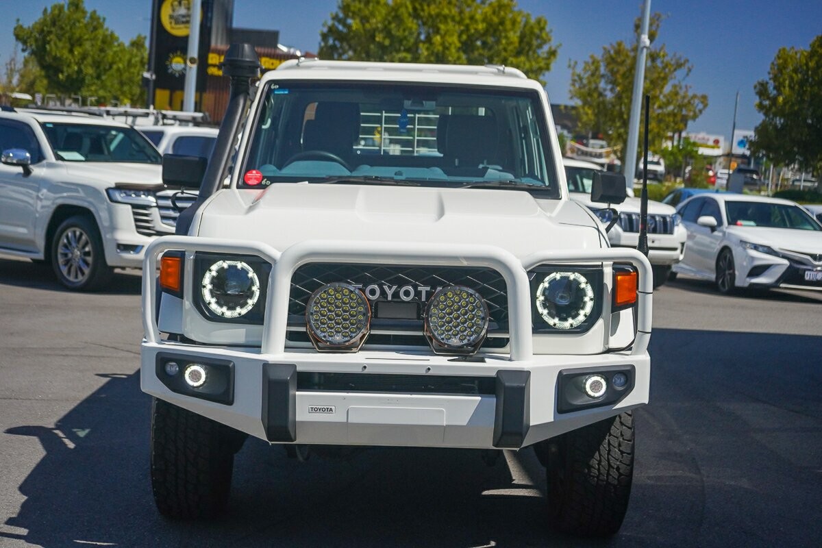 Toyota Landcruiser image 3