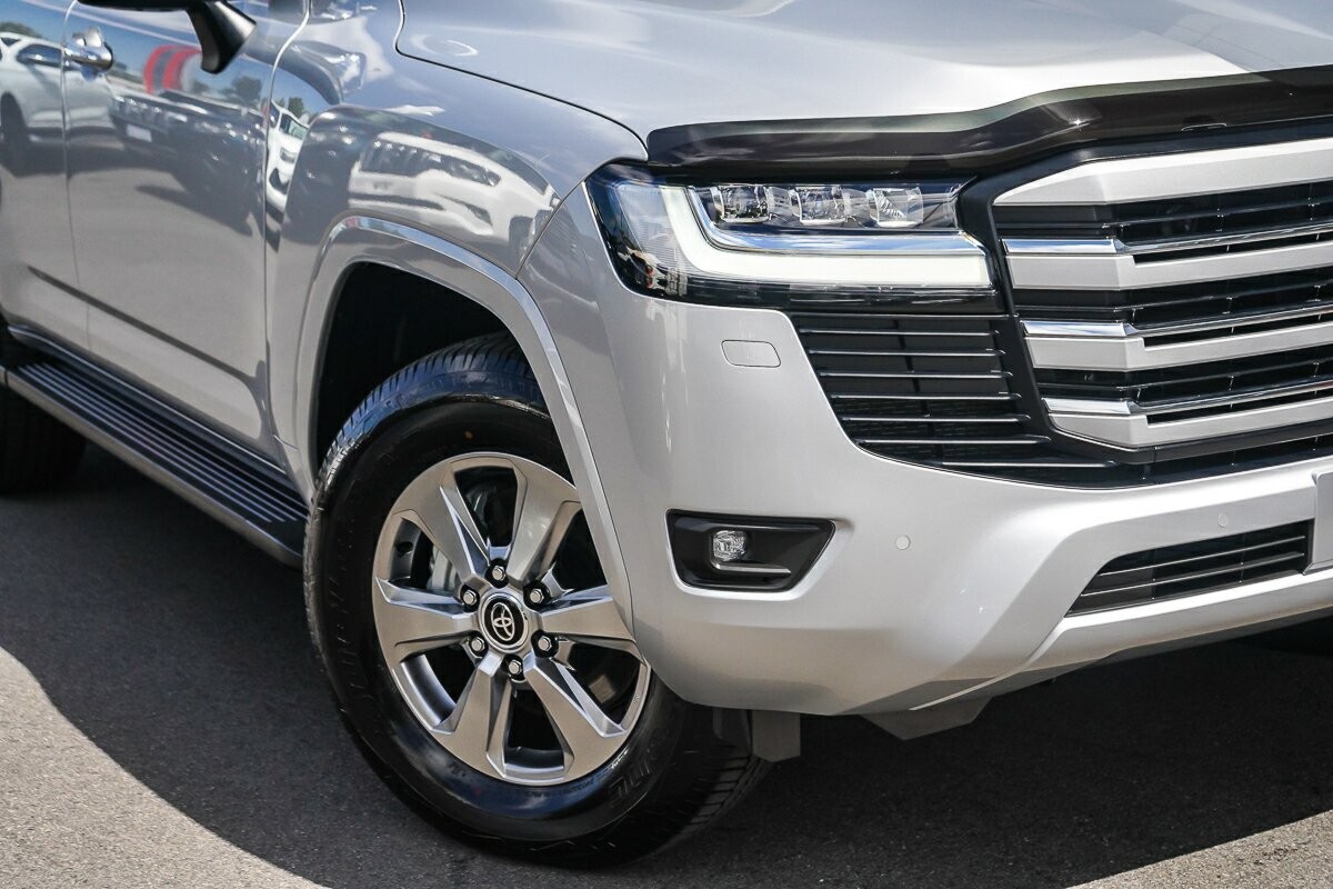 Toyota Landcruiser image 2