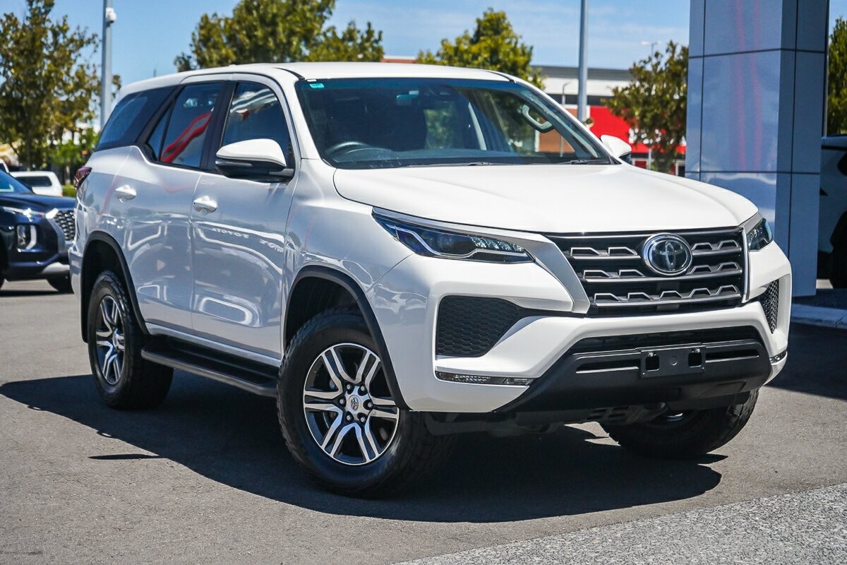 Toyota Fortuner image 1