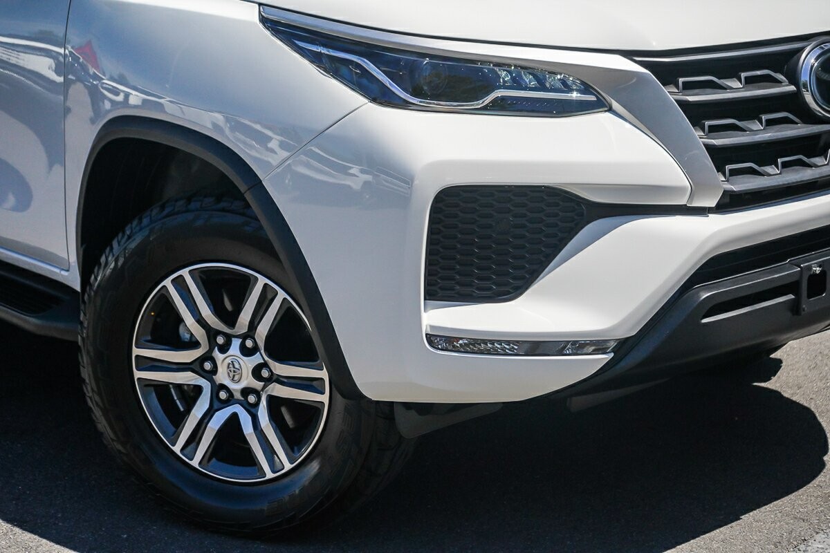 Toyota Fortuner image 2