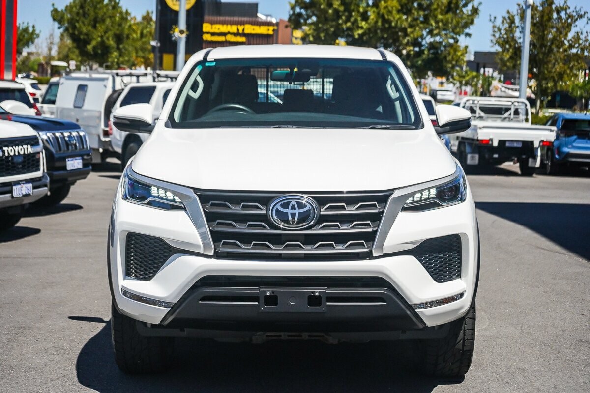 Toyota Fortuner image 3