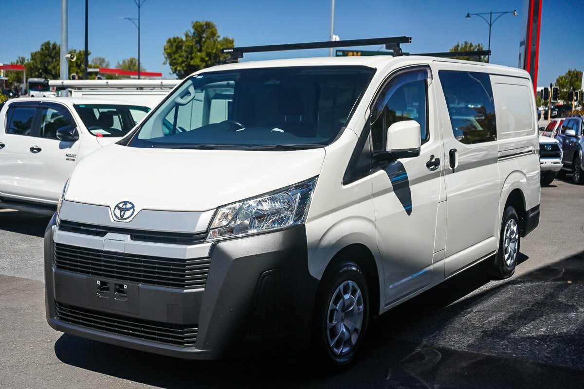 Toyota Hiace image 4
