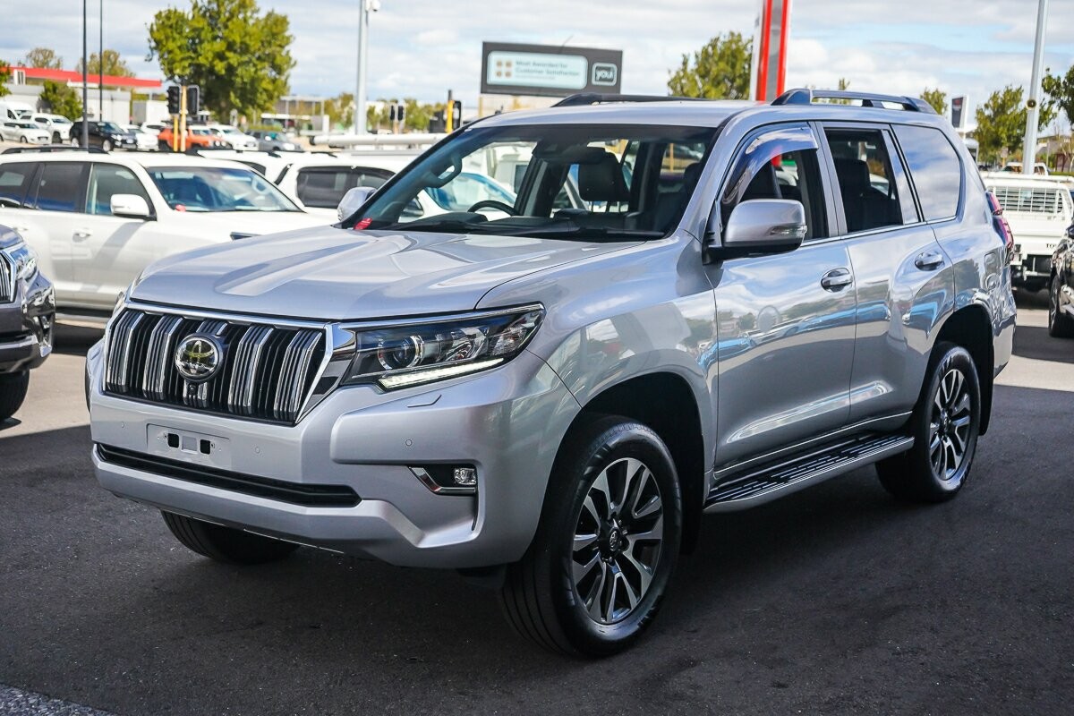 Toyota Landcruiser Prado image 4