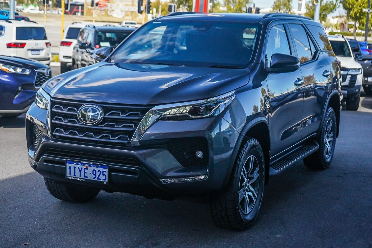 Toyota Fortuner image 4
