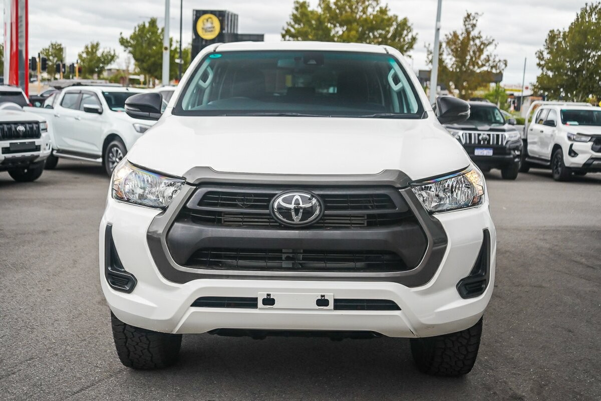 Toyota Hilux image 3