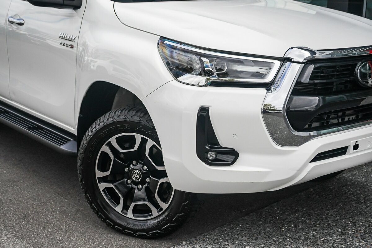 Toyota Hilux image 2