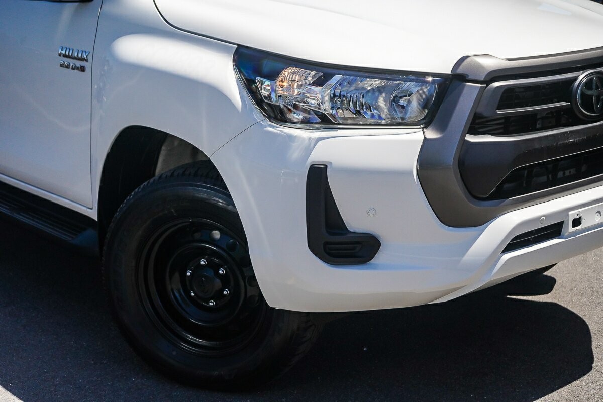 Toyota Hilux image 2
