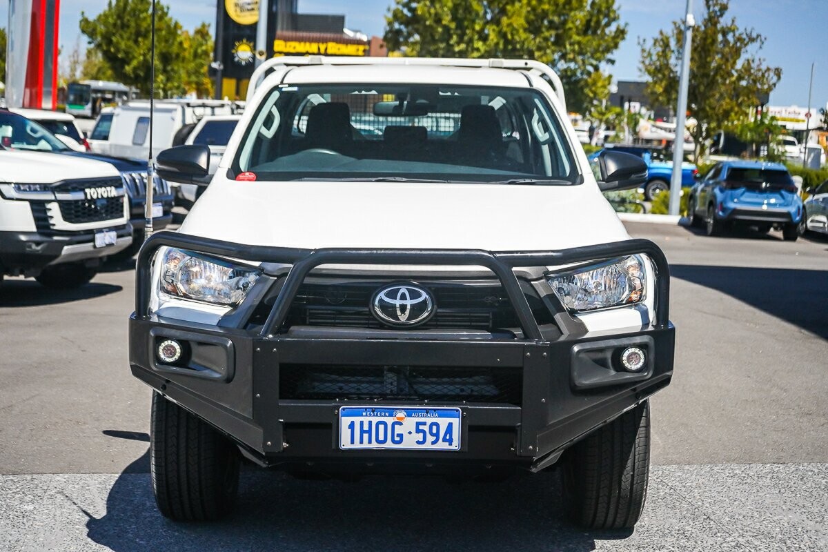 Toyota Hilux image 3