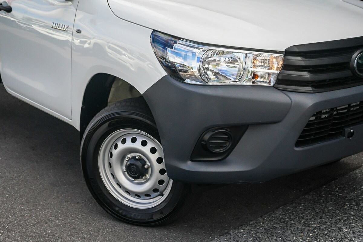 Toyota Hilux image 2