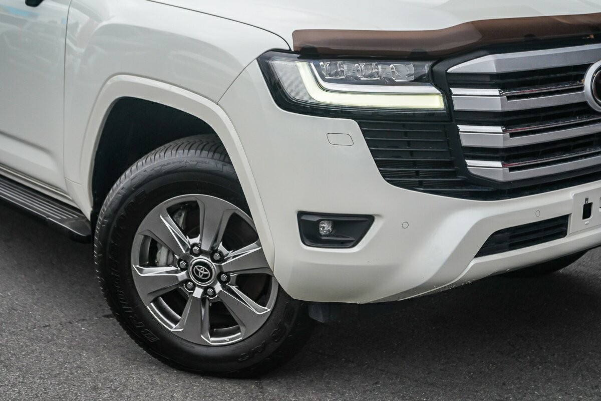 Toyota Landcruiser image 2