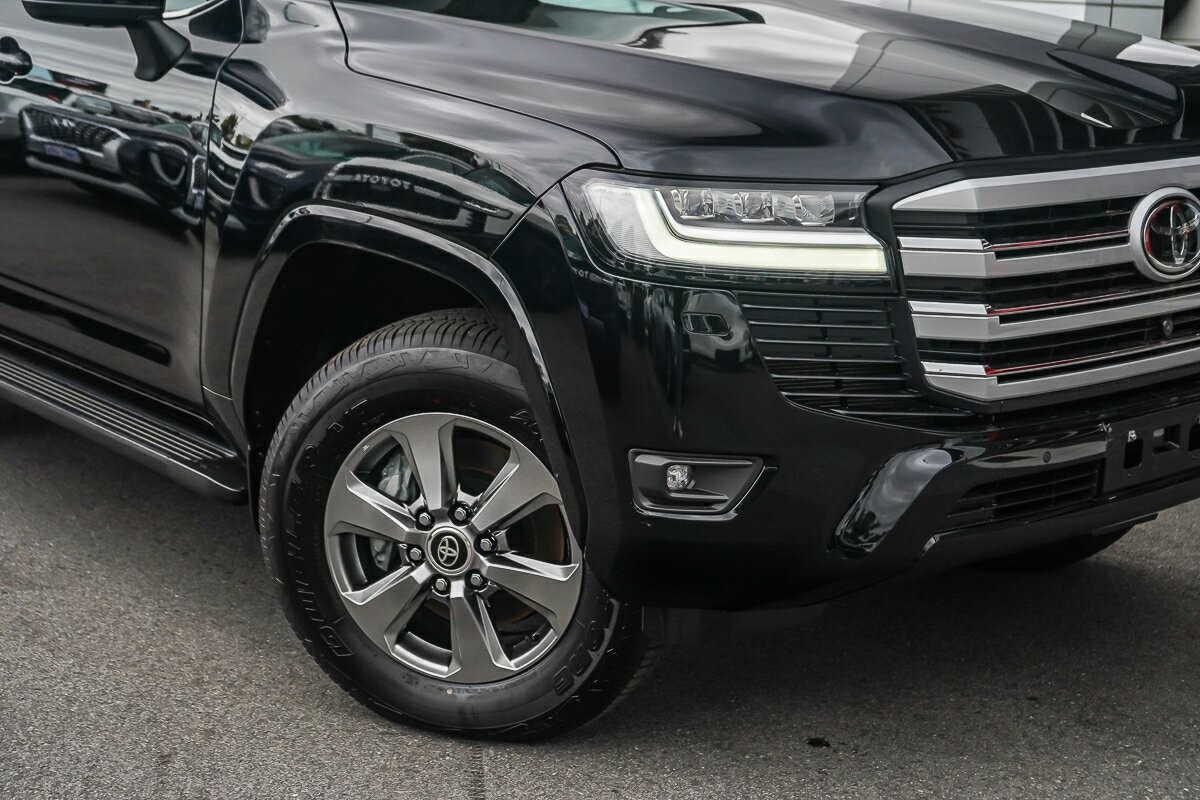 Toyota Landcruiser image 2