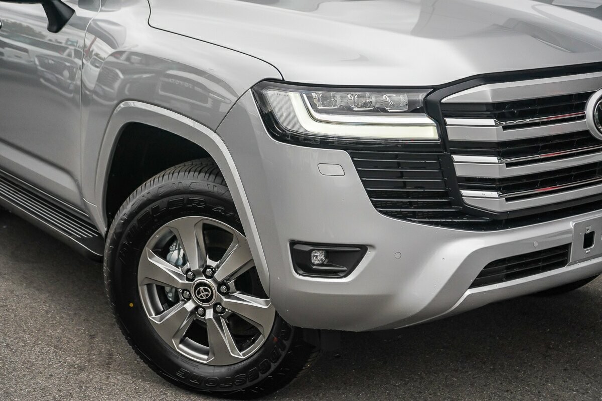 Toyota Landcruiser image 2