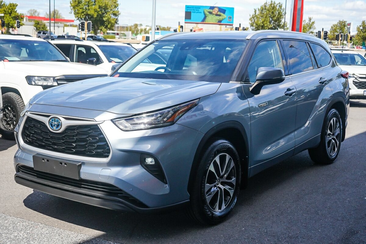 Toyota Kluger image 4