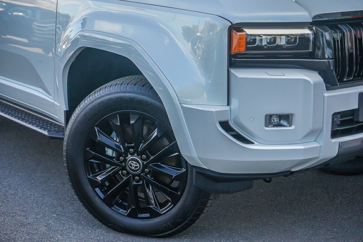 Toyota Landcruiser Prado image 2