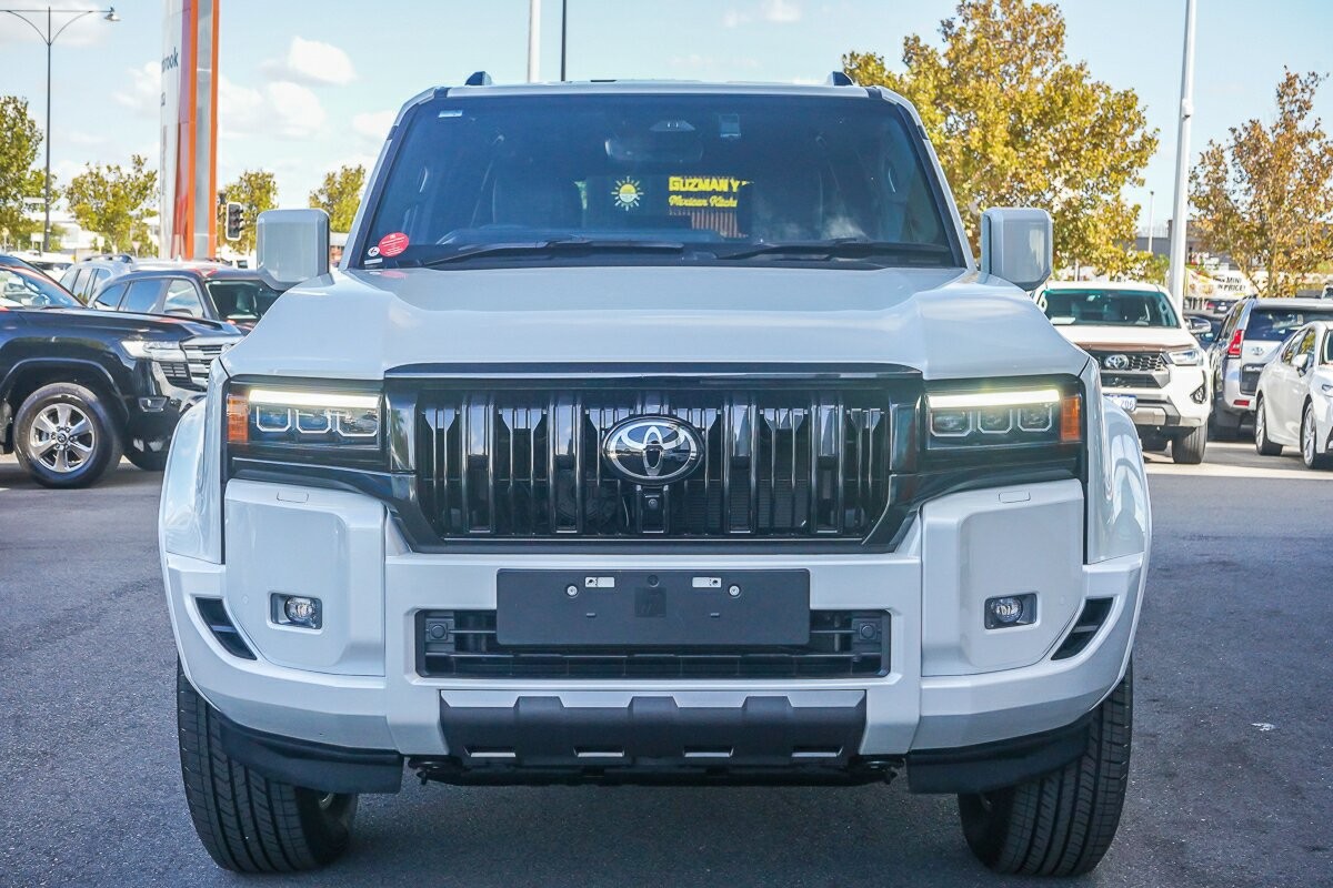 Toyota Landcruiser Prado image 3