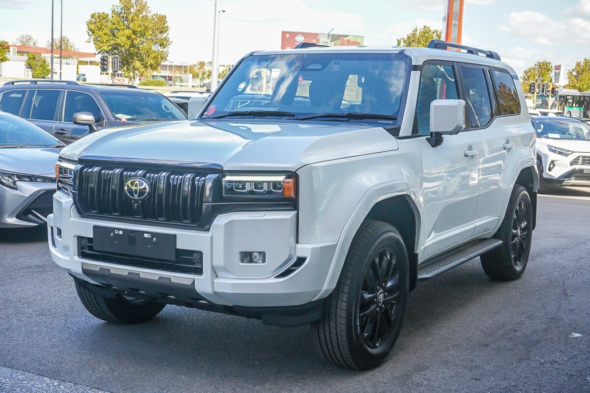 Toyota Landcruiser Prado image 4