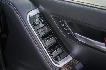 https://vehicle-cdn.autoleague.cloud/34708_6512113_12.jpg