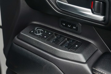 https://vehicle-cdn.autoleague.cloud/34708_6512144_12.jpg