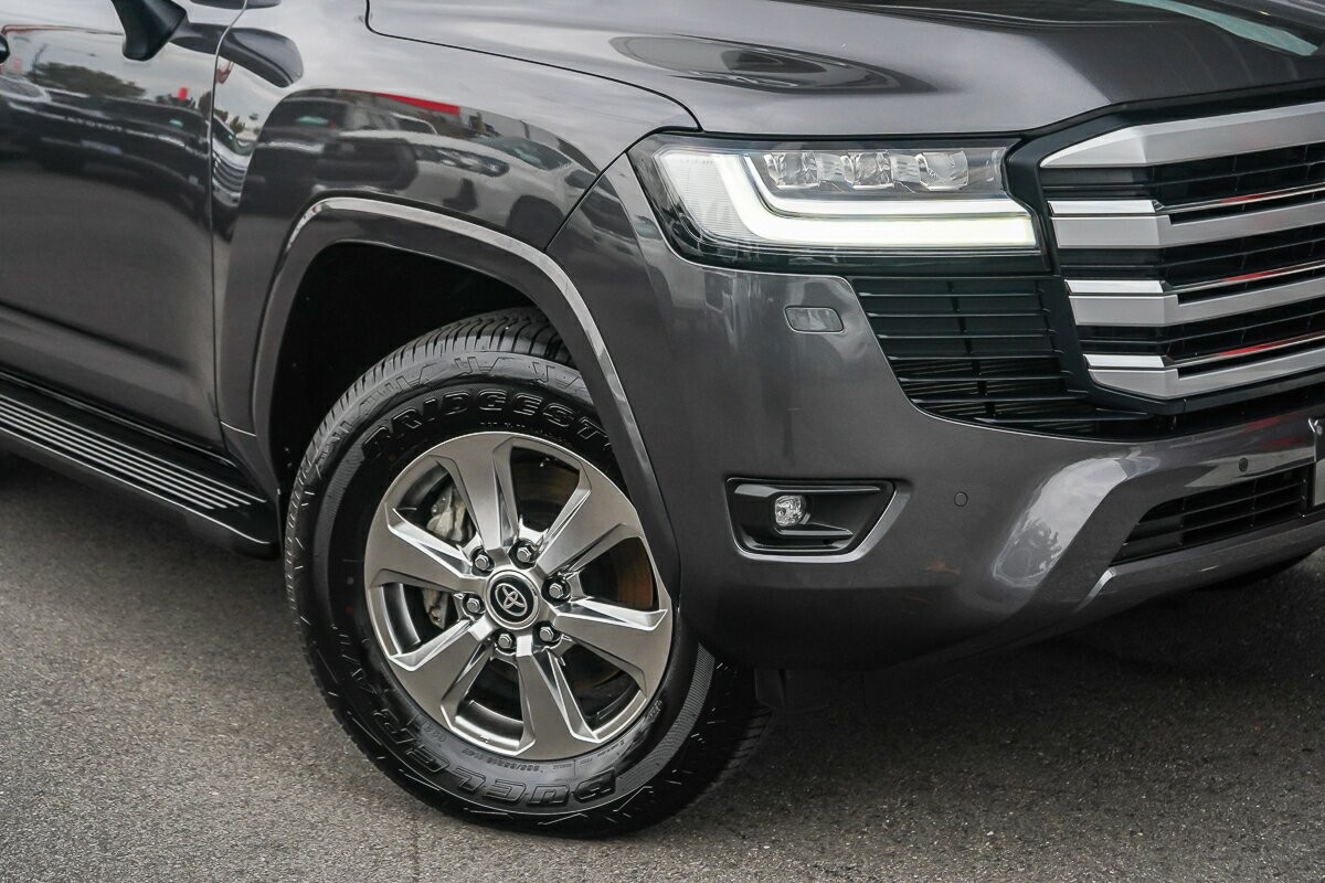 Toyota Landcruiser image 2