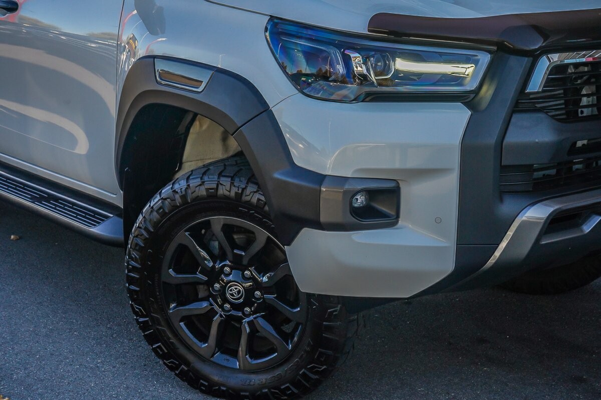 Toyota Hilux image 2