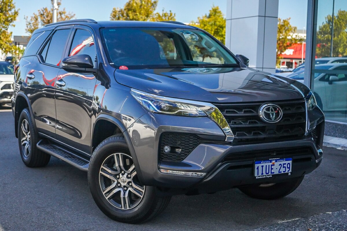 Toyota Fortuner image 1