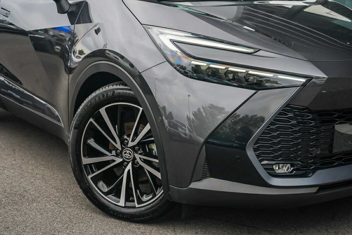 Toyota C-hr image 2