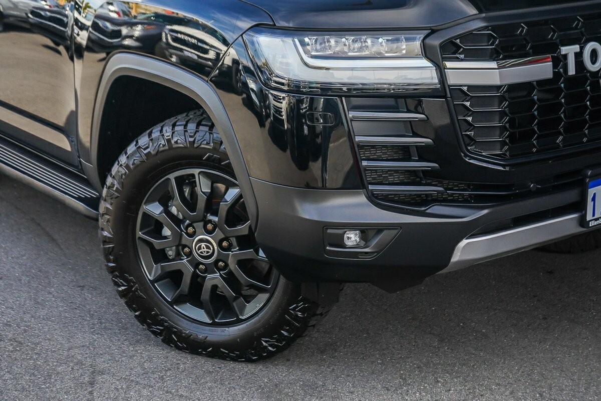 Toyota Landcruiser image 2