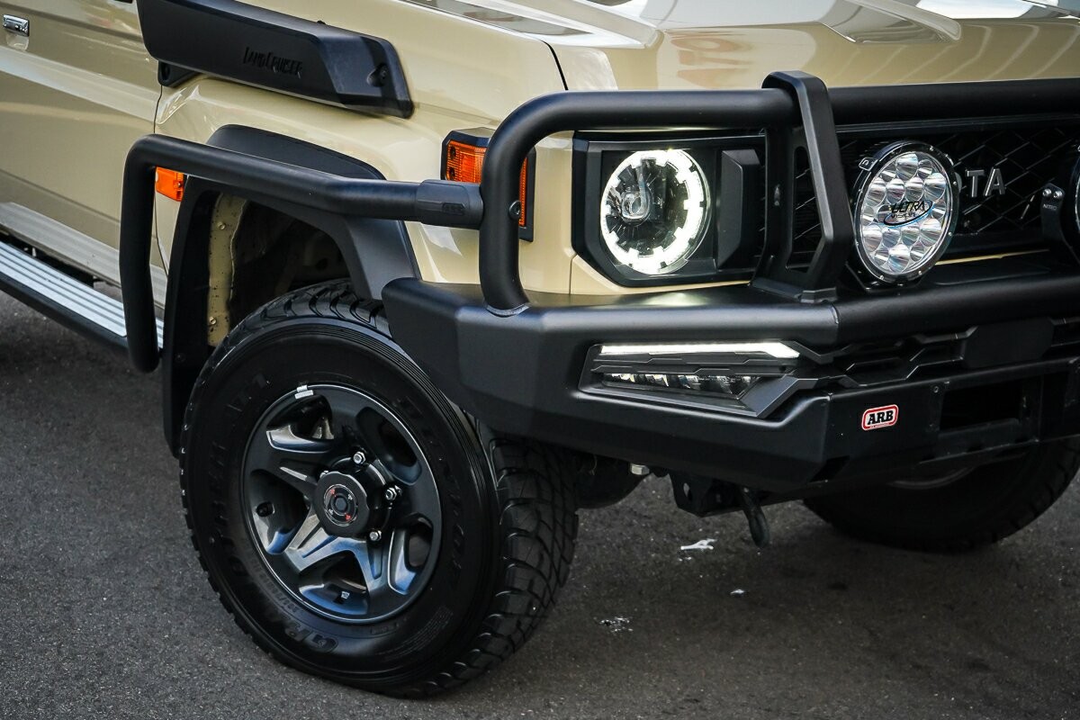 Toyota Landcruiser image 2