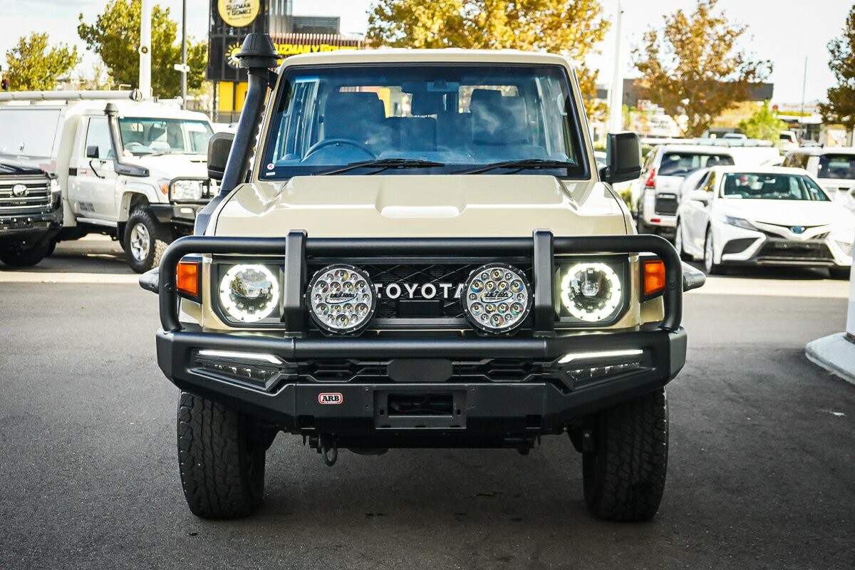 Toyota Landcruiser image 3