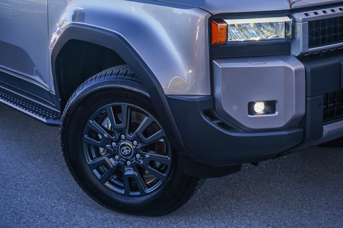 Toyota Landcruiser Prado image 2