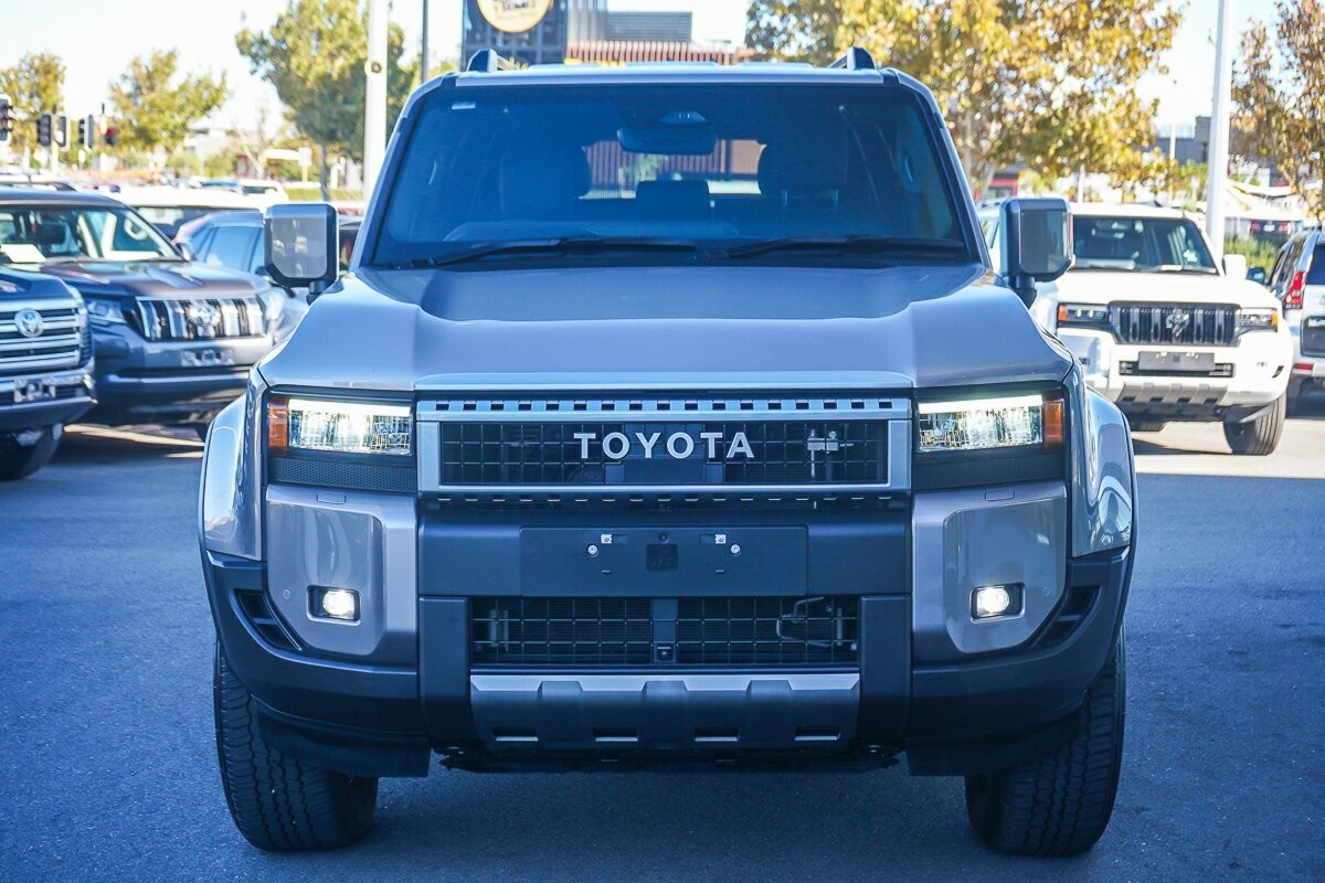 Toyota Landcruiser Prado image 3