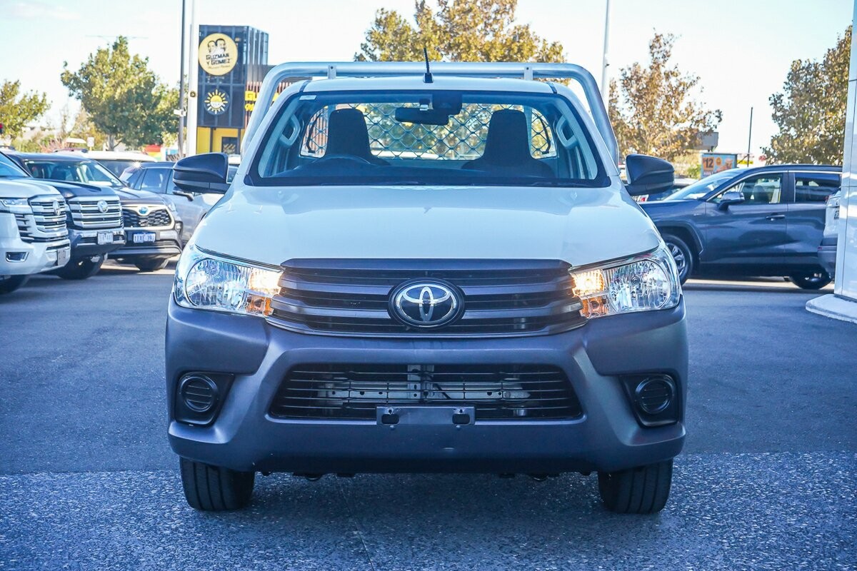 Toyota Hilux image 3