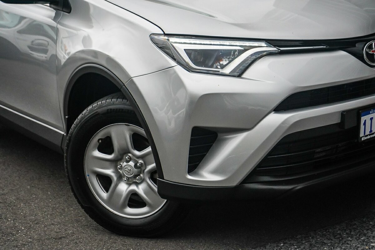 Toyota Rav4 image 2