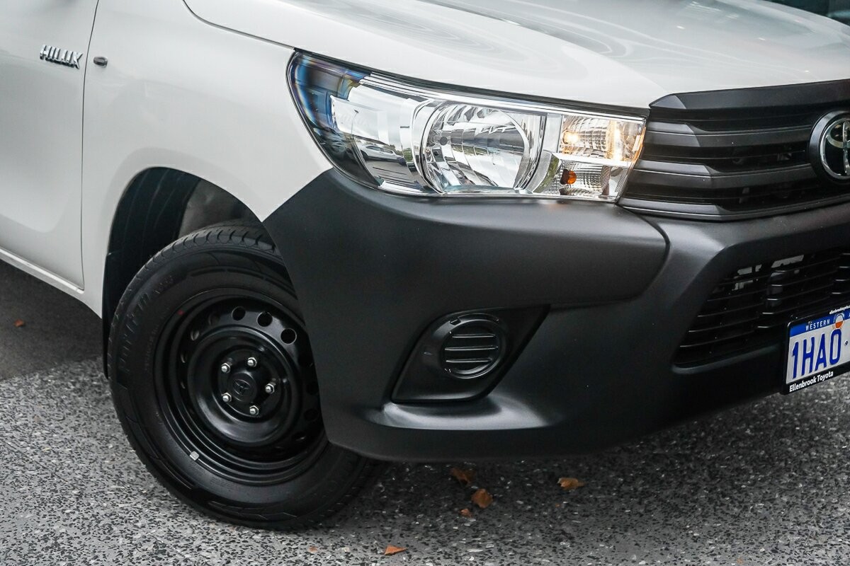 Toyota Hilux image 2