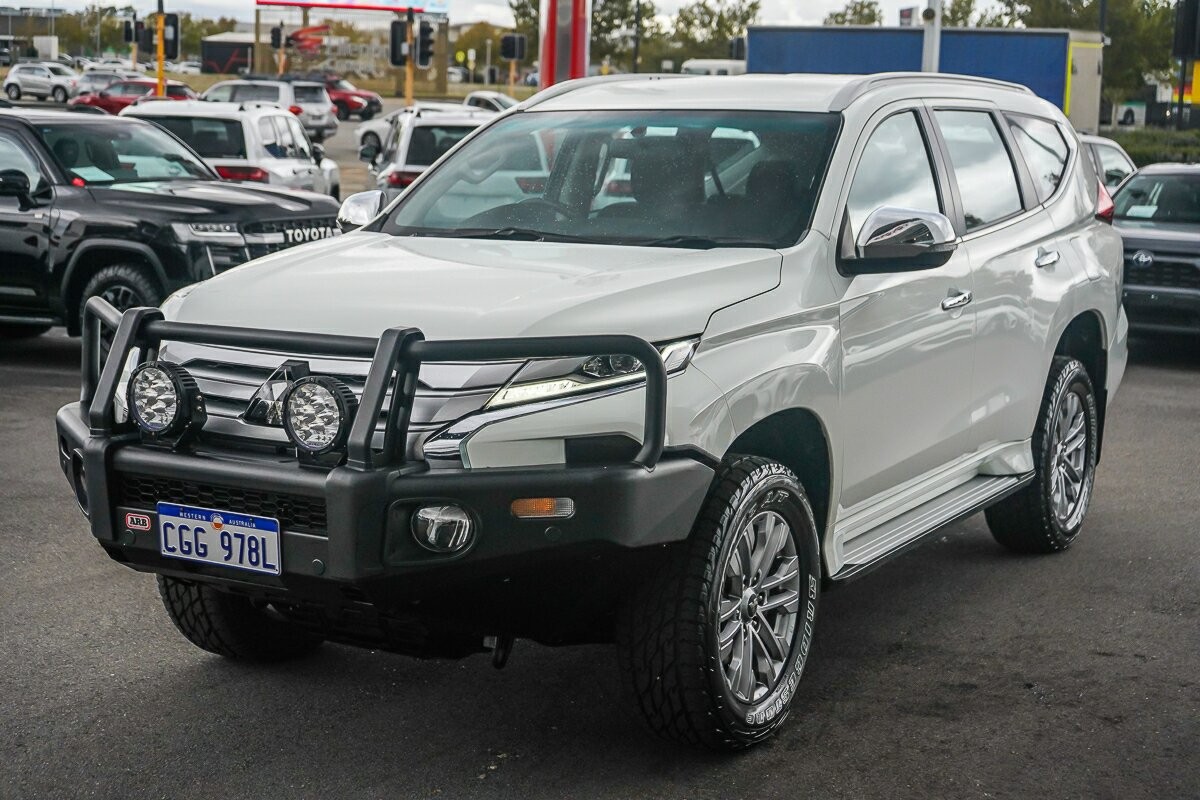 Mitsubishi Pajero Sport image 4