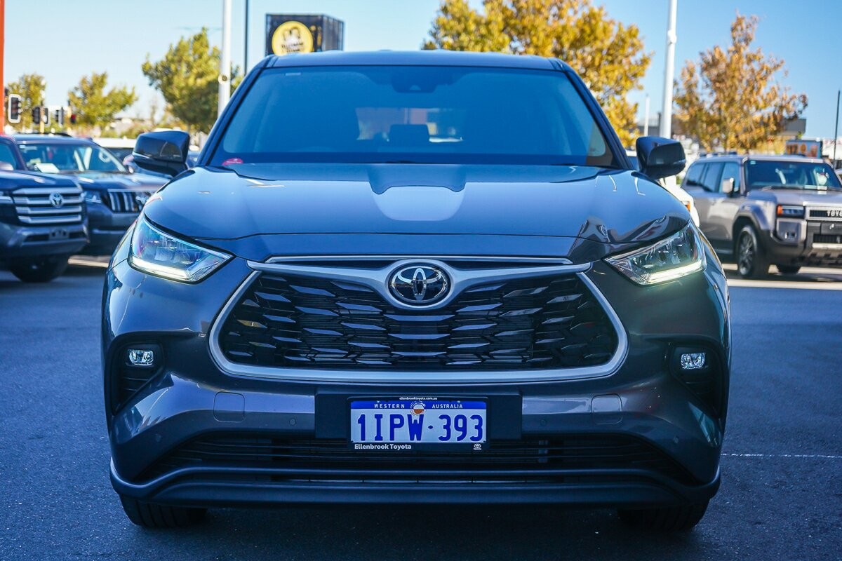 Toyota Kluger image 3
